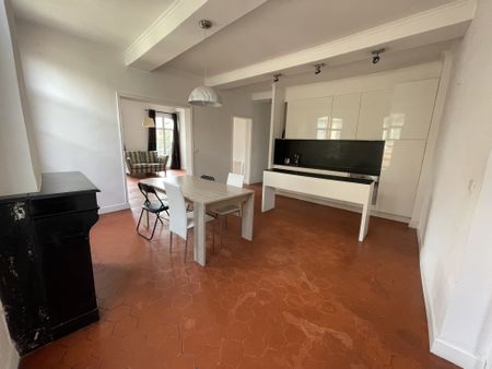 Vaste appartement F3 meublé de caractère - Photo 2