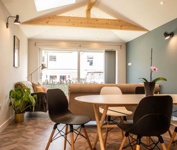 Beautifully renovated house on Coburn Street with top design - Photo 1