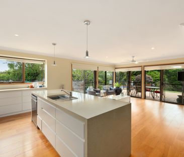 Spacious Family Oasis with Pool � Moments to Mona Vale Village - 6 ... - Photo 6