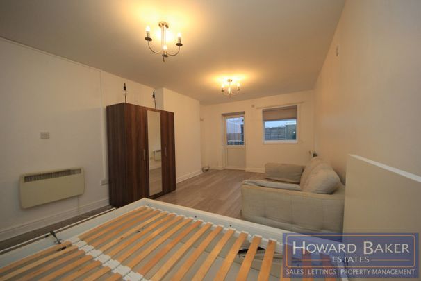 Kenmore Gardens, Edgware, HA8 - Photo 1