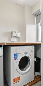 The Property In Sugar Way - Boleyn Avenue Studio 2 - Photo 4