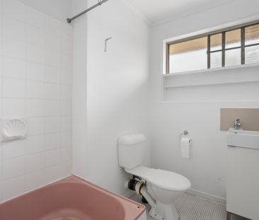 Stylish 1-Bedroom Apartment in the Heart of Empire Street – Comfort... - Photo 6
