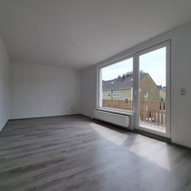 Ruhig & dennoch zentral! Vollständig renovierte 3-Zimmer-Wohnung mit neuwertigem Badezimmer & Balkon - Photo 1