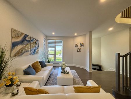 For Lease - 561 Honeylocust Avenue, Kanata, Ontario - Photo 3