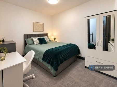 1 bedroom in a house share to rent - Photo 2