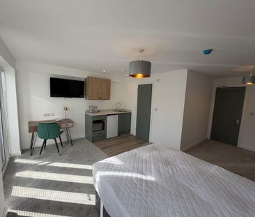 1 bedroom in a house share to rent - Photo 2