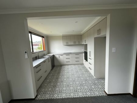 Super spacious and supper sunny! - Photo 3