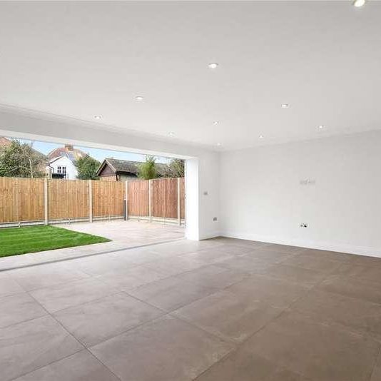 High Cross, Aldenham, Watford, Hertfordshire, WD25 - Photo 1