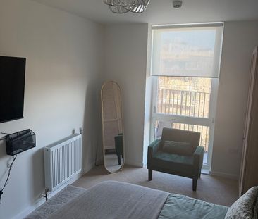 Room in a Shared Flat, Cherry Orchard Road, CR0 - Photo 4