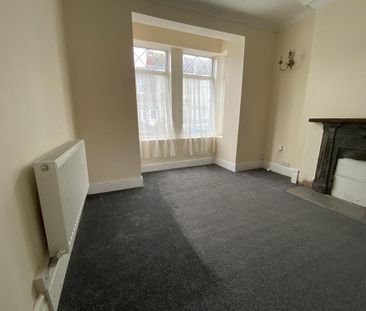 4 bedroom end of terrace house to rent - Photo 1