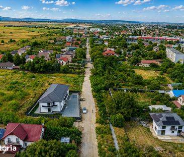 De inchiriat apartament 3 camere + curte, zona Narcisa - Bacau - Photo 1