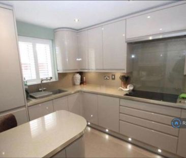 3 bedroom detached house to rent - Photo 4