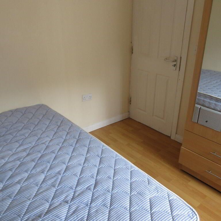 Great Location, 68b University Avenue, Queens Quarter, Belfast, BT7 1GY - Photo 1