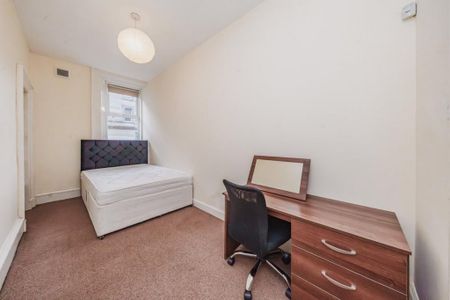 3 bedroom flat to rent - Photo 3