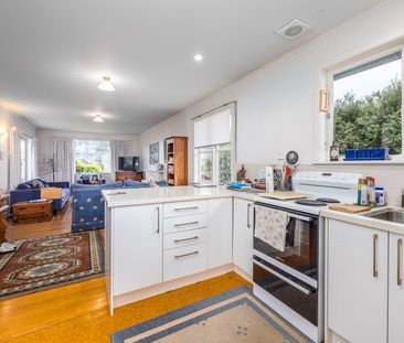 Comfortable Family Living in Sunnynook - Photo 5