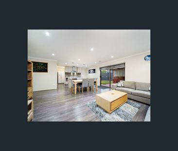 16 Guilfoylia Drive, Cranbourne North, Vic 3977 - Photo 5