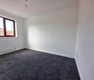 3 bedroom end of terrace house to rent - Photo 3