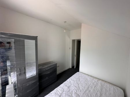 4 bedroom house, 3 en-suite rooms - Photo 3