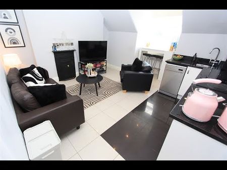 2 Bed Flat, Heath Street, NW3 - Photo 5