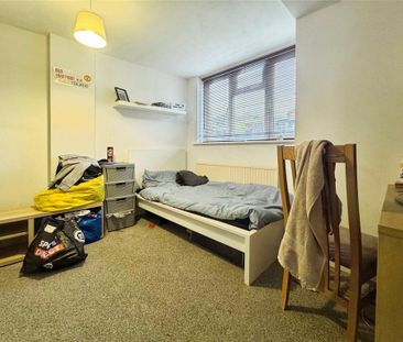 4 bedroom semi-detached house to rent - Photo 3