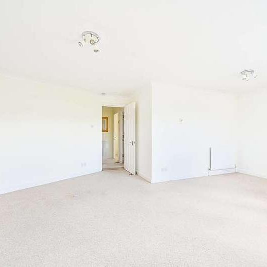 Huntingdon Gardens, Grove, W4 - Photo 1