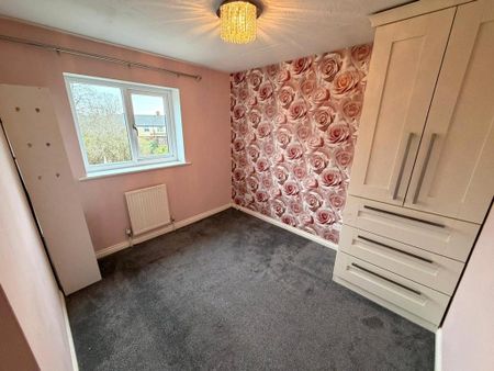 4 bedroom detached house to rent - Photo 2