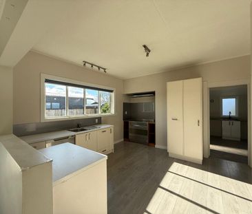 Spacious in Springlands - Photo 4