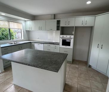 Sunny Three-Bedroom Family Home in the Heart of Howick Village - Photo 4