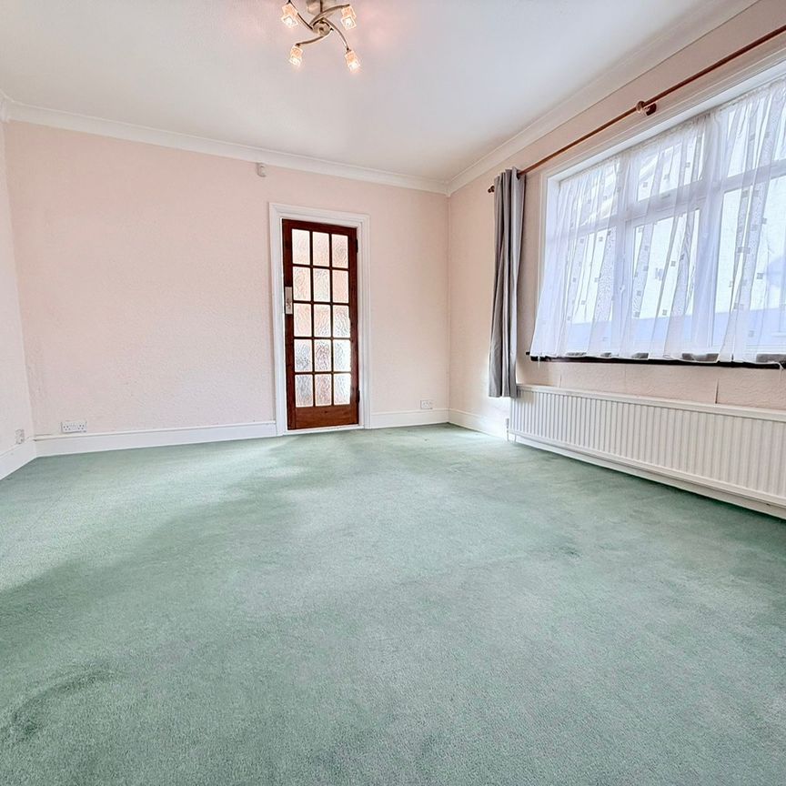 The Avenue, Witham - Photo 1