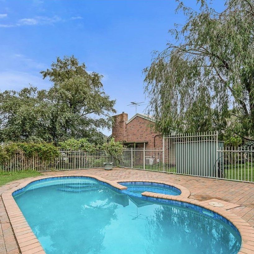 27 Homewood Road, Cranbourne South - Photo 1