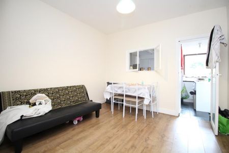 3 bedroom semi-detached house to rent - Photo 3