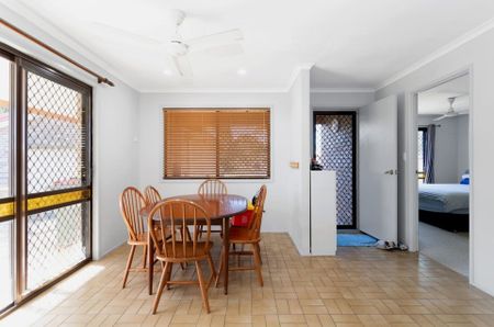 Spacious Family Home in Prime Andergrove Location&excl; - Photo 3