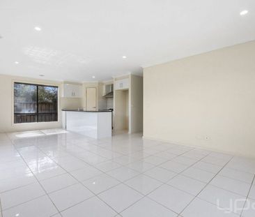 45 Nantha Way, BROOKFIELD - Photo 1