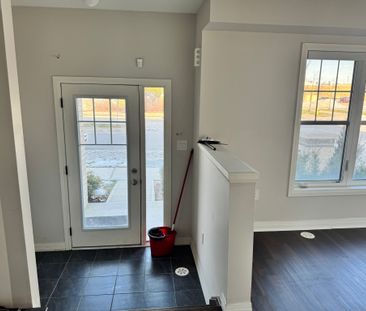 For Lease - 25 Prince William Boulevard, Clarington, Ontario - Photo 1