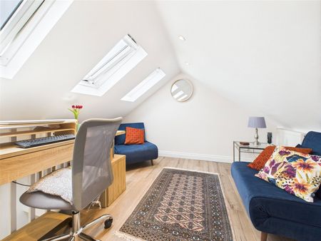Bell Road, East Molesey, KT8 - Photo 2