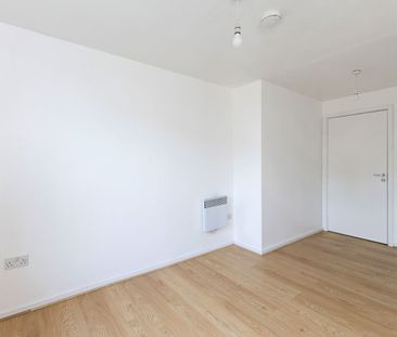 London Road, Isleworth, TW7 - Photo 2