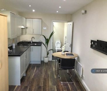 Studio to rent - Photo 2