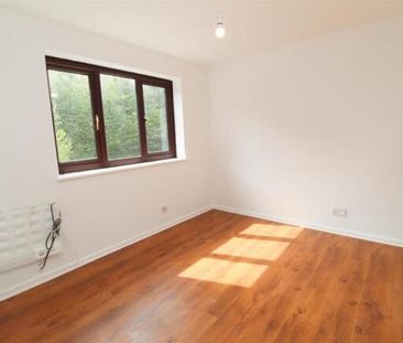 2 bedroom end of terrace house to rent - Photo 4