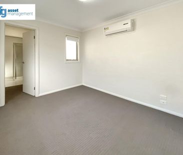 Modern & Contemporary 3 Bedroom Townhouse! Prime Location! - Photo 3