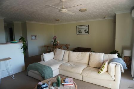 Two Bedroom Coastal Apartment! - Photo 3