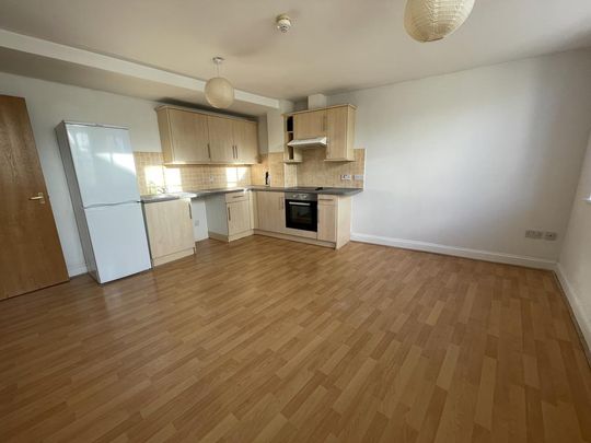 3 bedroom flat to rent - Photo 1