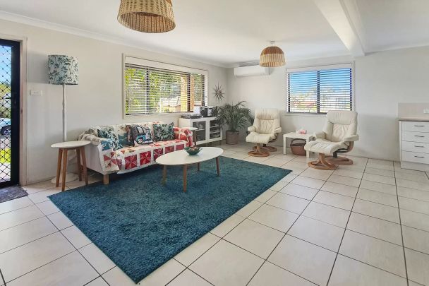 Escape to the Point - Photo 1