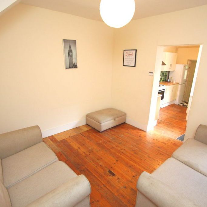 4 Double Bed STUDENT House – Kingston (Hampden Road, KT1) - Photo 1