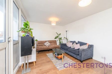 3 bedroom maisonette in London - Photo 3