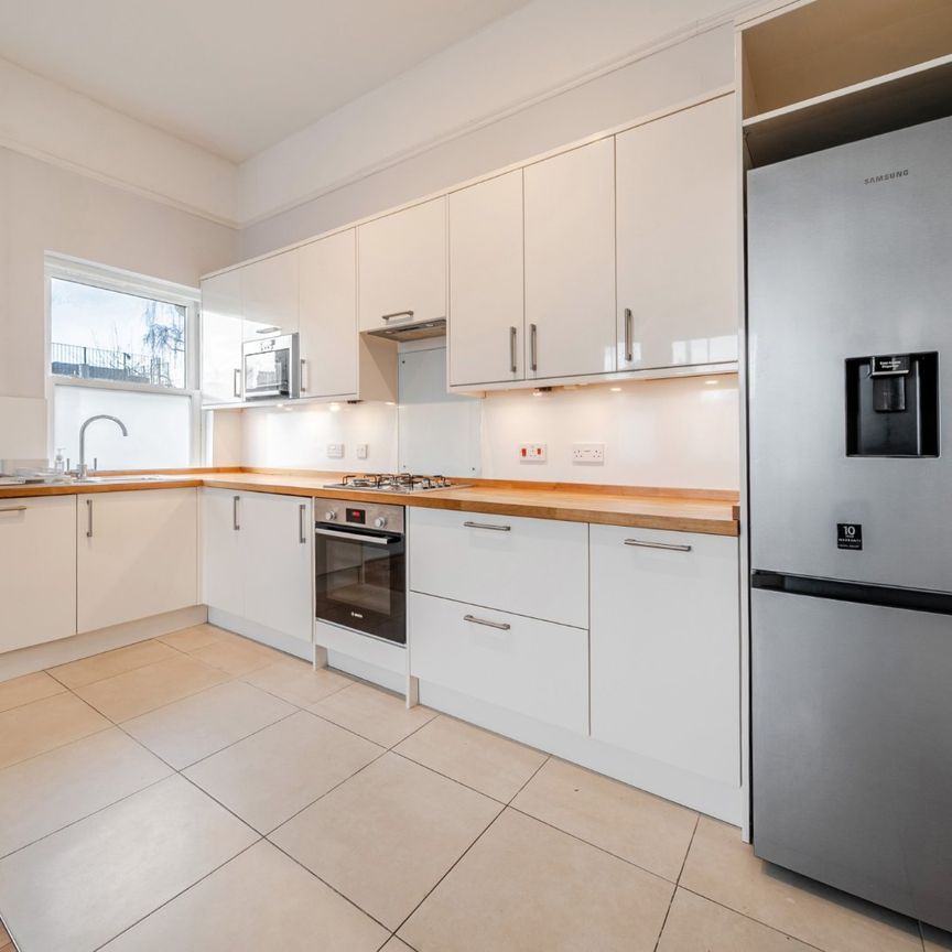Cavendish Road, Clapham, London, SW12 - Photo 1