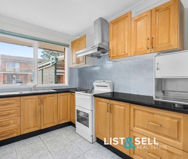 Prime Location & Well Kept! - Photo 4