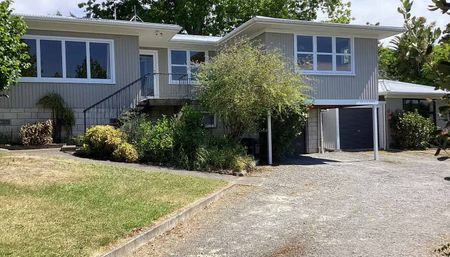 3BR Home in Havelock North with a view - Photo 5