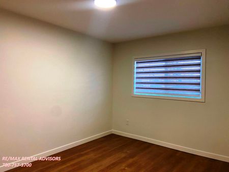 UPPER 8522 84 Avenue Northwest - Photo 5