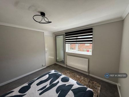 4 bedroom terraced house to rent - Photo 3