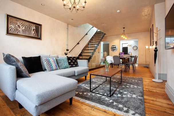 4 bedroom terraced house to rent - Photo 1